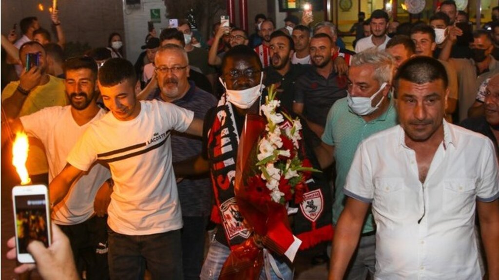 Samsunspor’un Yeni Transferi Fofana’ya Havaalanında Coşkulu Karşılama!