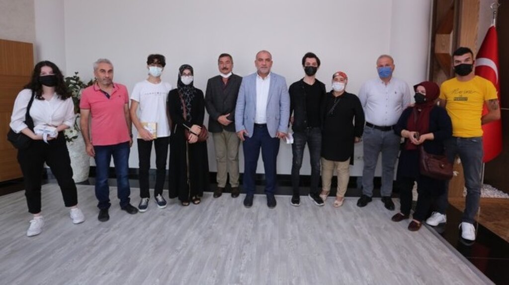 Başkan Sandıkçı'dan Derece Yapan Öğrencilere Ödül!