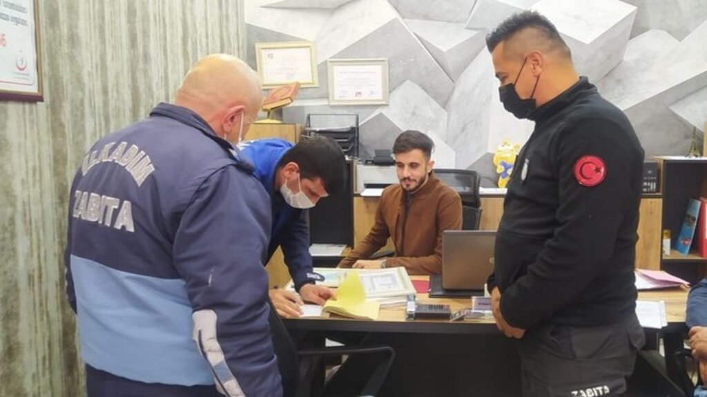 Samsun’da Zabıtayı Görüp Kaçanlar Cezadan Kaçamadı!