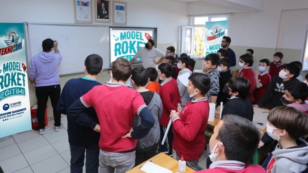 Canik’te Model Roket ve Hava Araçları Eğitimi Başladı!
