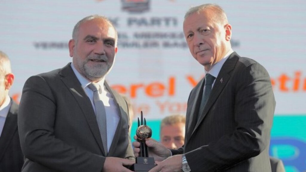 Başkan Sandıkçı Ödülü Cumhurbaşkanı'nın Elinden Aldı!