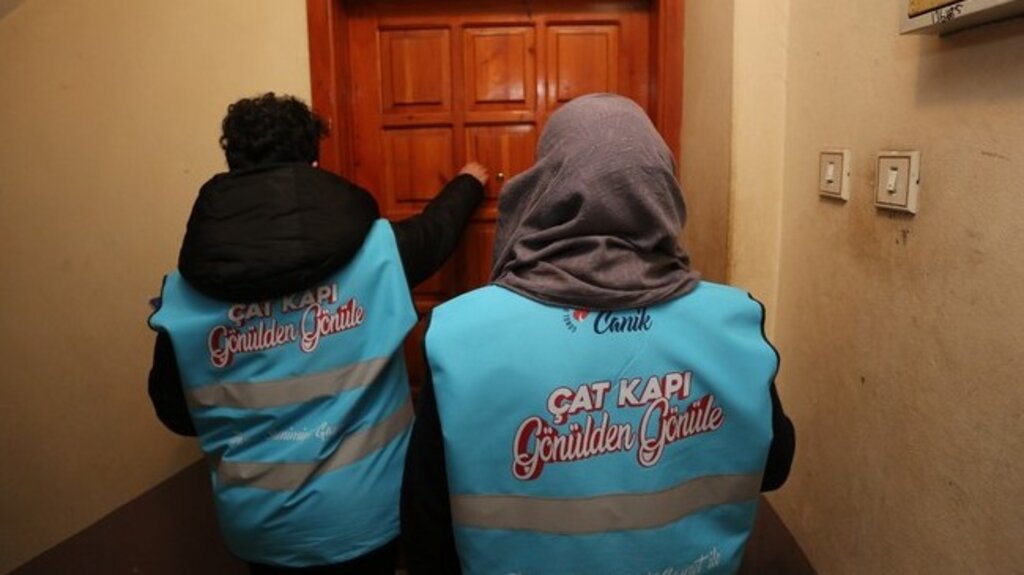 Canik Belediyesi ‘Çat Kapı’ Gönüllere Giriyor!