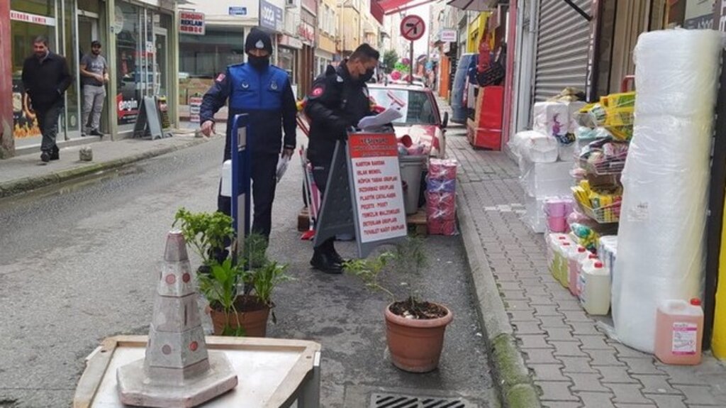 İlkadım Zabıtası Kaldırım Ve Yol İşgali Yapanları Uyardı!