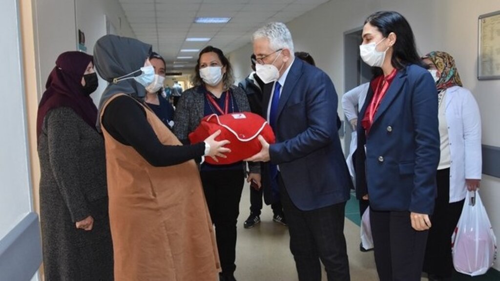 OMÜ Tıpta ‘Sevgi Bohçası’ ve ‘Hoş Geldin Paketi’!