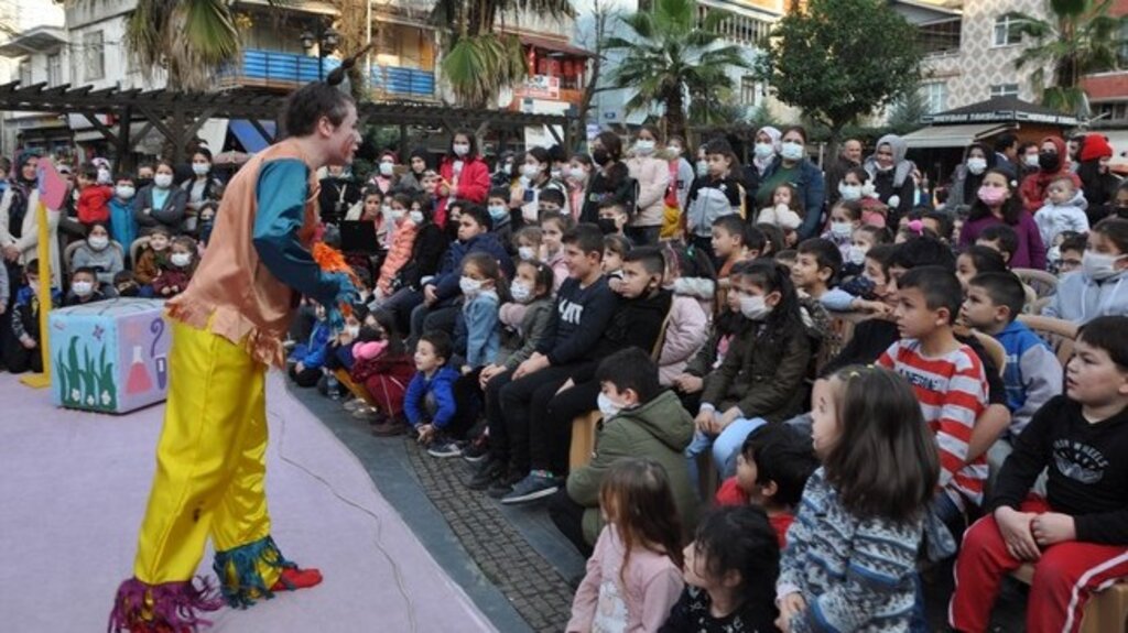Salıpazarı'nda Çocuklar Tiyatro ile Tanıştı!
