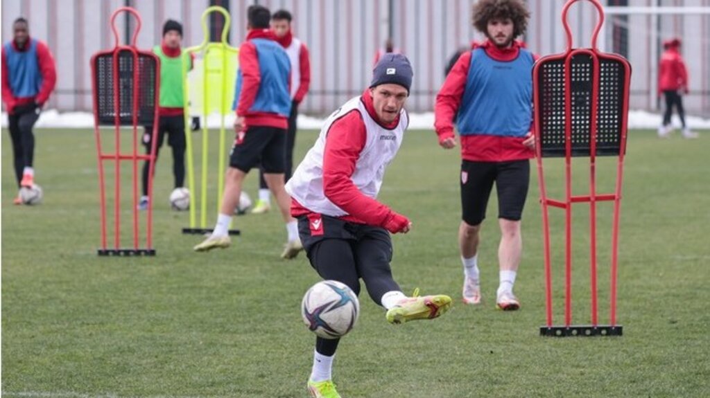 Samsunspor’da Önce Antrenman Sonra Kutlama!