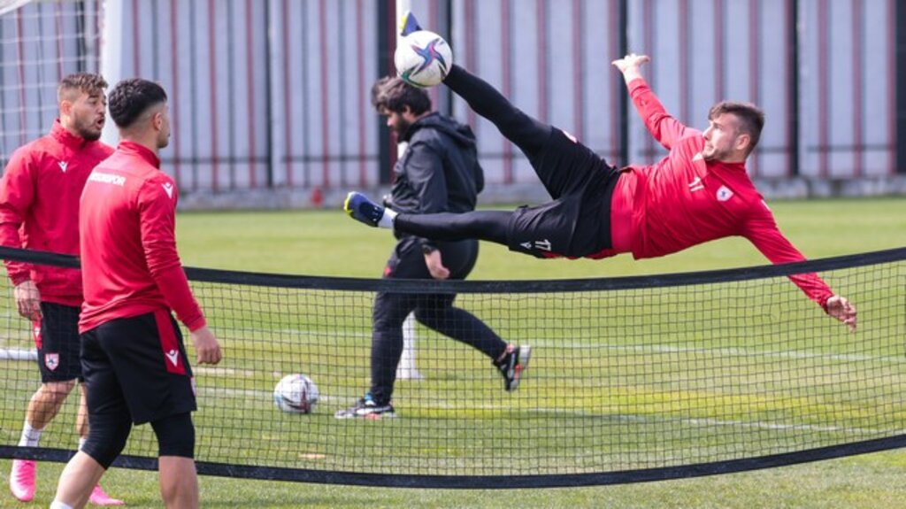 Samsunspor’un Bandırma Hazırlıkları Hafif Antrenmanla Sürdü!