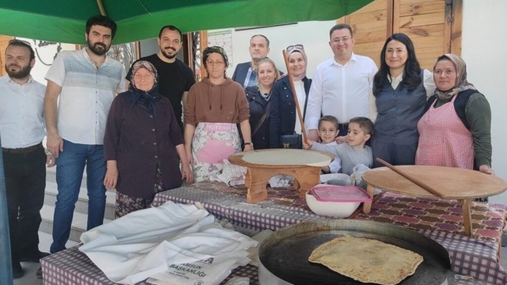 DEVA, Alaçam'da İftar Sofraları İçin Pide Dağıttı!