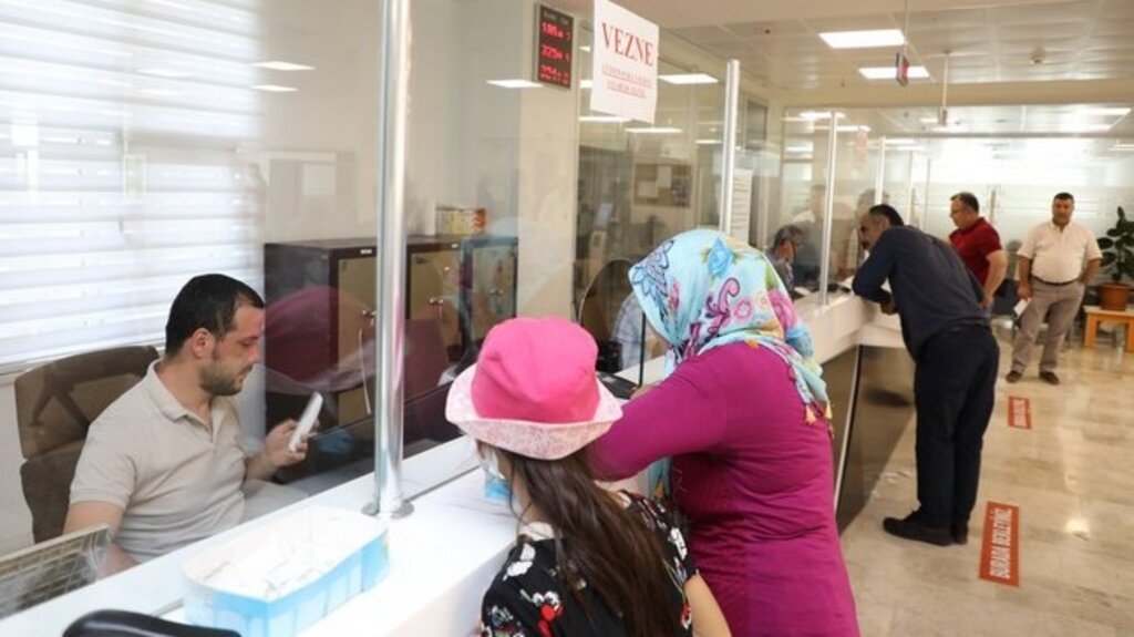 Son Güne Kalan Vatandaşlara İlkadım Belediyesi Ek Vezne İle Kuyrukların Önüne Geçiyor!