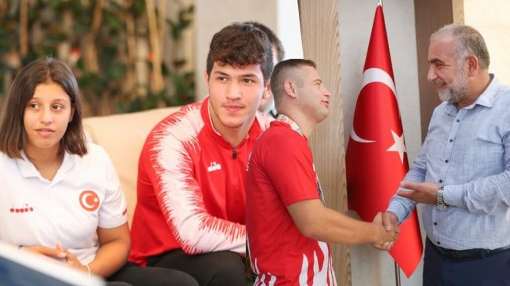 Başkan Sandıkçı Milli Sporcuları Ağırladı!