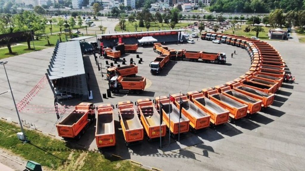 Samsun Büyükşehirde Yeni Kamyonlar Törenle Hizmete Girdi!
