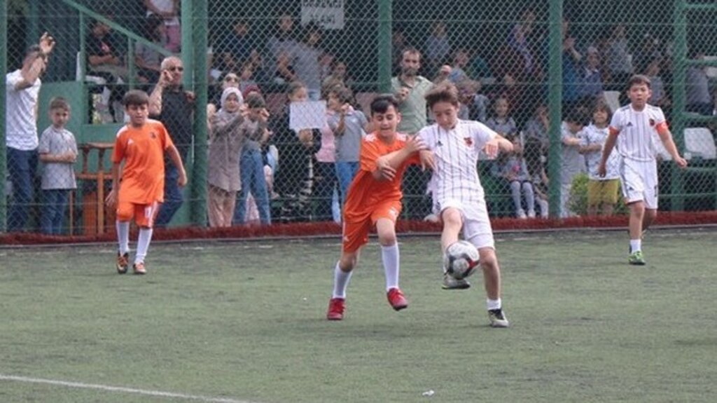 Minik Öğrenciler Kupa İçin Mücadelesi Nefesleri Kesti!