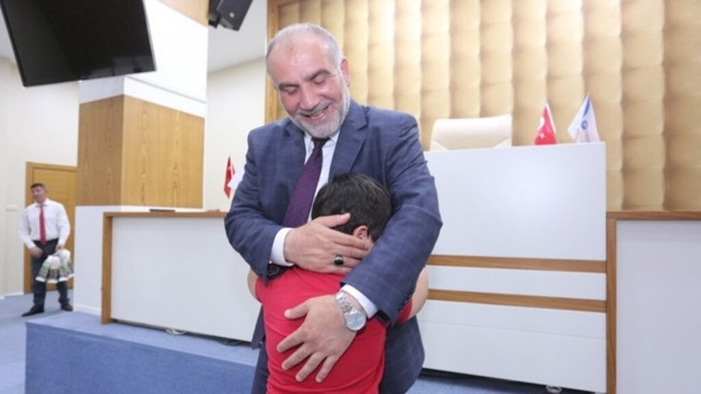 Sandıkçı’yı Ziyaret Eden Öğrencinin Mutluluk Gözyaşları!