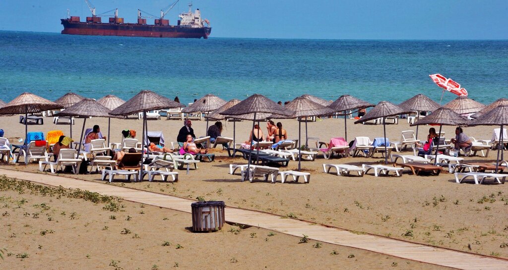 Samsun'un Mavi Bayraklı Plajı Tam Dolu!
