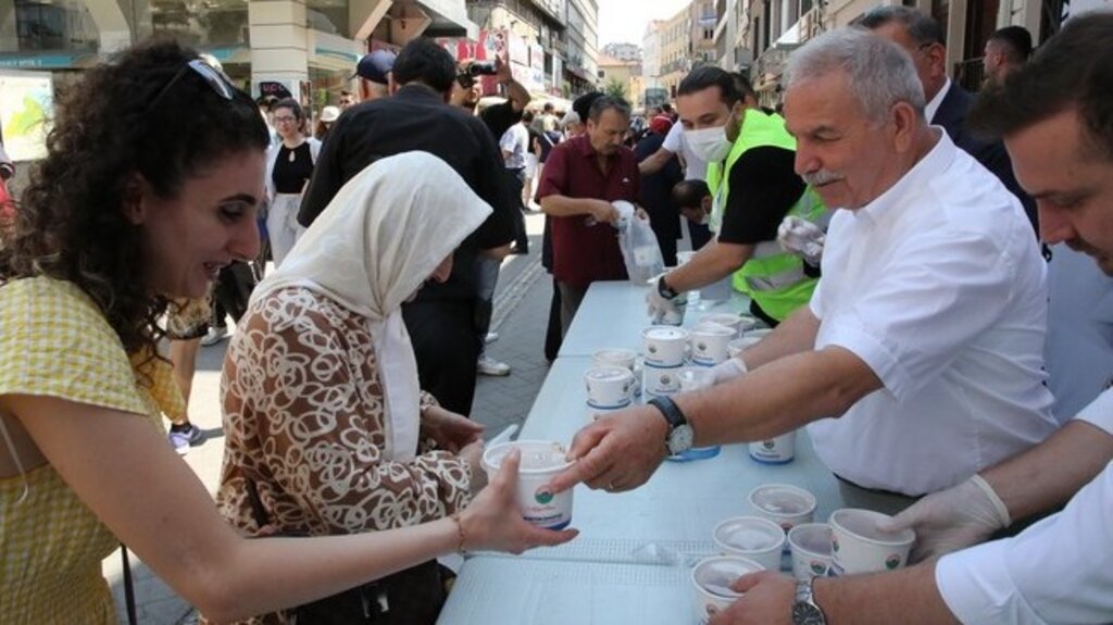 İlkadım Belediyesi Aşure Geleneğini İlçede Yaşatmaya Devam Ediyor!