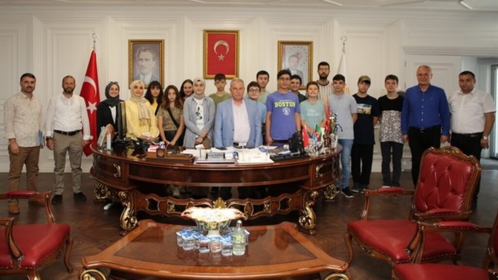 LGS’de Başarıyı Yakalayan Öğrenciler Sevinçlerini Başkan Demirtaş İle Paylaştı!