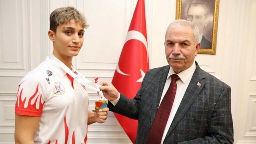 Dünya Şampiyonlarına Başkan Demirtaş’tan Ödül!