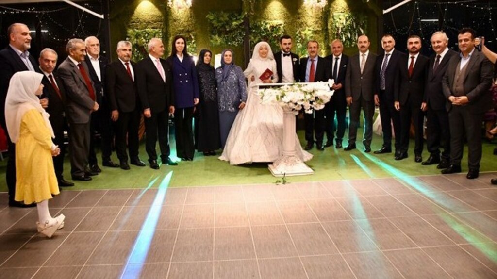 Terme'de Siyaset Ve İş Dünyasını Buluşturan Düğün!