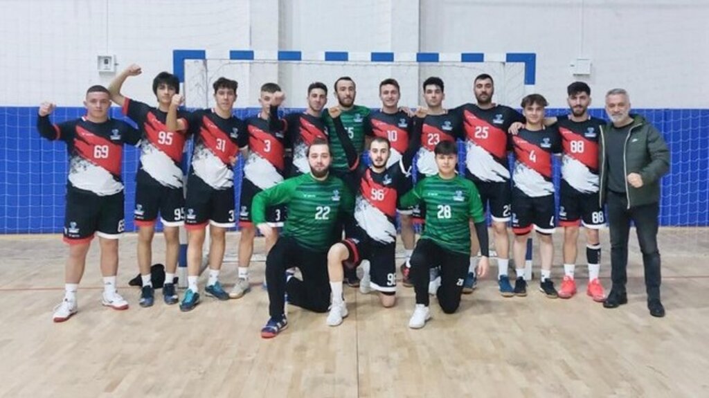 Hentbolda Lider Tekkeköy!