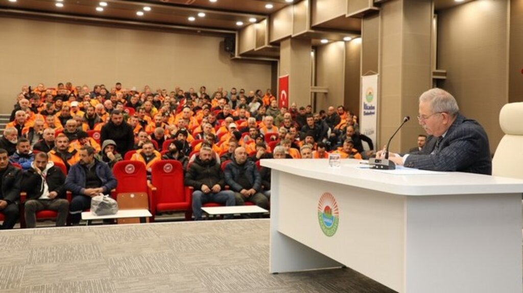 Başkan Demirtaş Personel Toplantısında Temizlik İşçileriyle Bir Araya Geldi!
