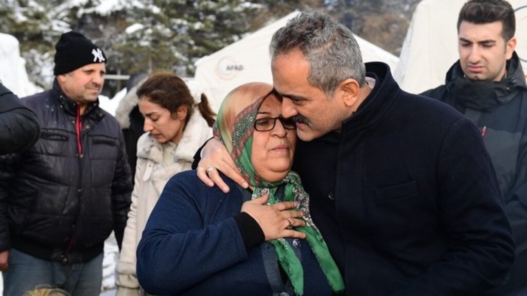 Bakan Özer'den Okulların Açılmasıyla İlgili Açıklama!