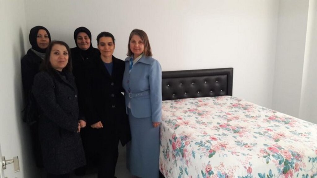 Bağışlanan Eşyaları Depremzede Ailelere Ulaştırıyorlar!