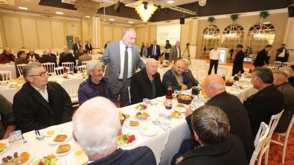 Başkan İbrahim Sandıkçı, Muhtarları İftarda Ağırladı!