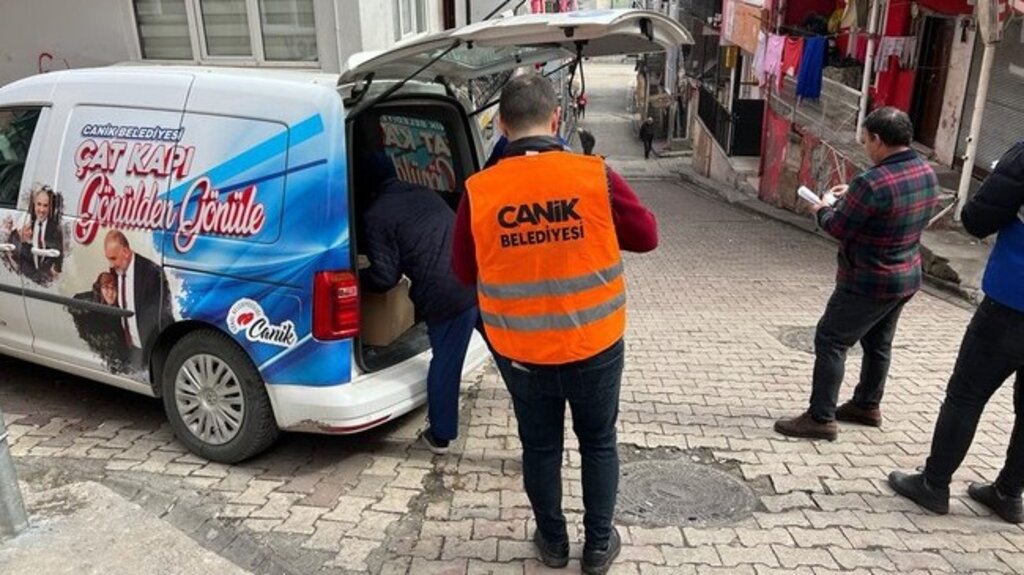 Canik’te Ramazan Kumanyaları Kapı Kapı Ulaştırılıyor!