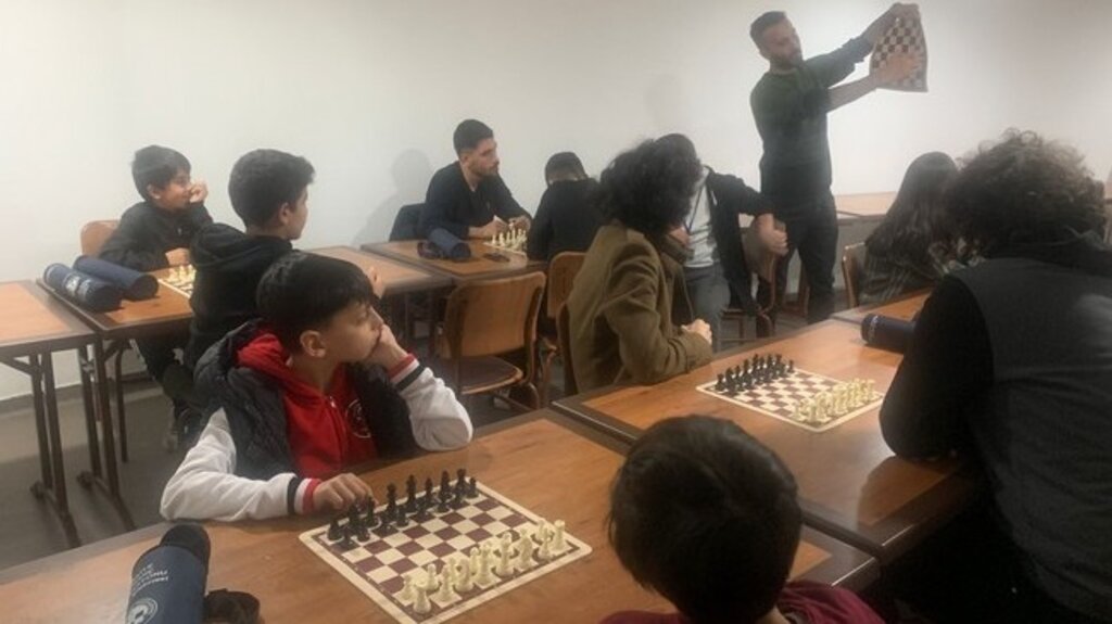 Depremzedeler İçin Samsun’da Satranç Eğitimi Başladı!