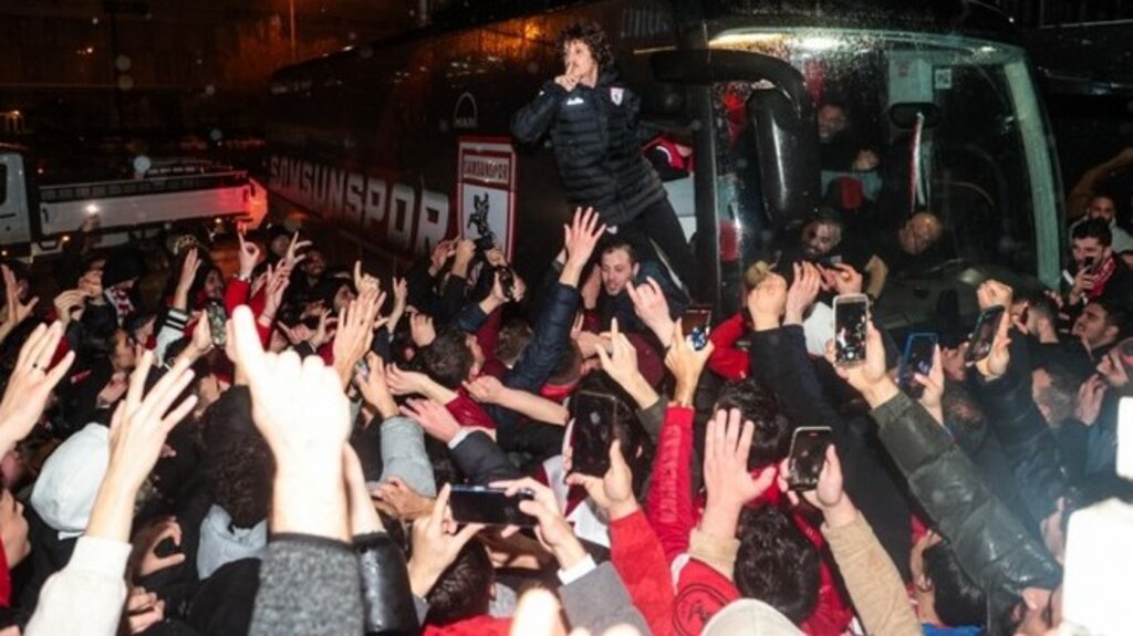 Samsunspor’a Şampiyon Gibi Karşılama!