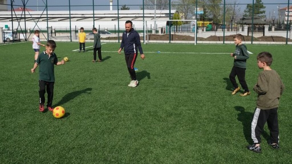 Tekkeköy’de Öğrencilere Futbol Eğitimi!