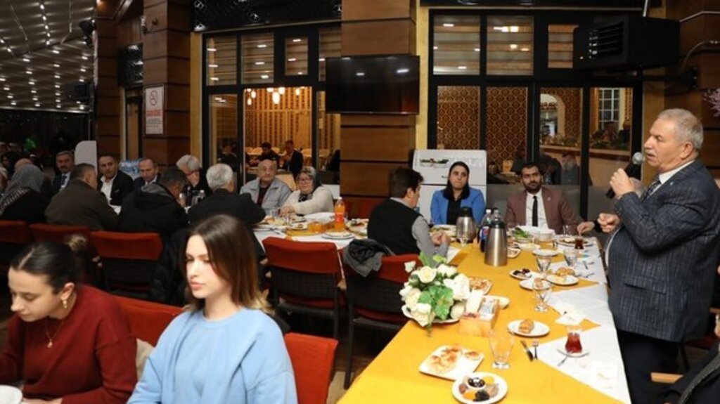 Başkan Demirtaş İftar Sofrasını Muhtarlarla Paylaştı!