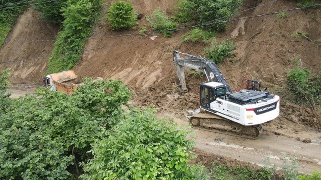 Samsun Büyükşehirden 172 Mahalle Yoluna Hızlı Müdahale!