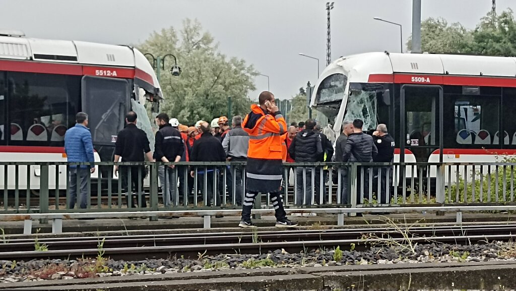 Samulaş'ın Tramvayları Çarpıştı! Yaralılar Var...