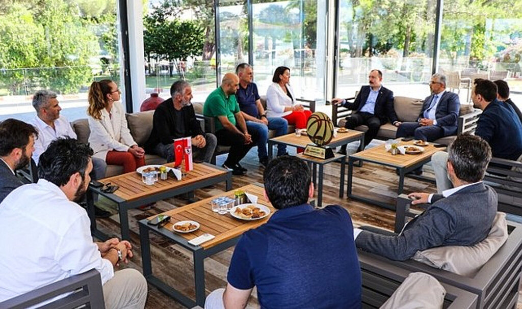 Milletvekilleri Muş ve Aksu’dan Samsunspor’a Ziyaret!