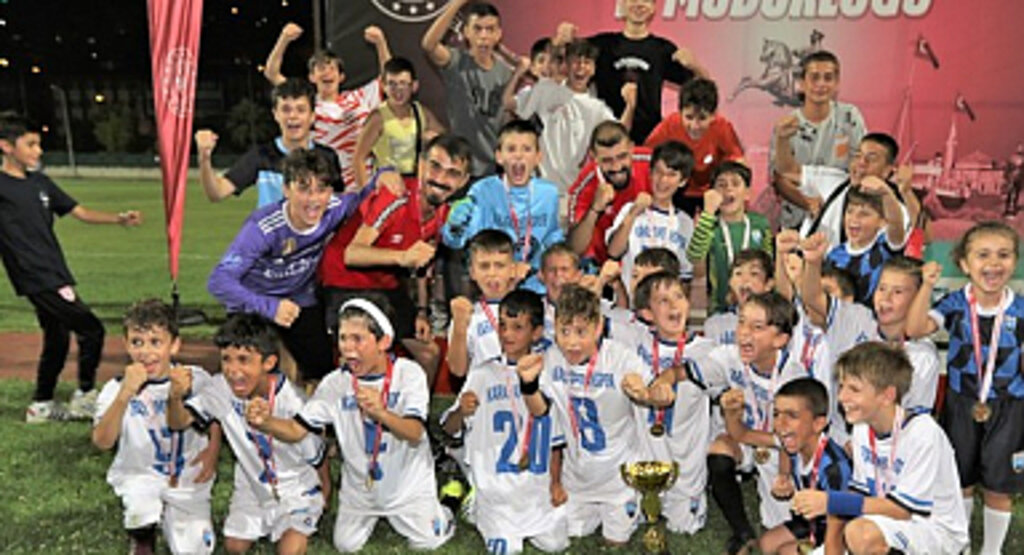 Minik Dev Adamlardan Muhteşem Final!