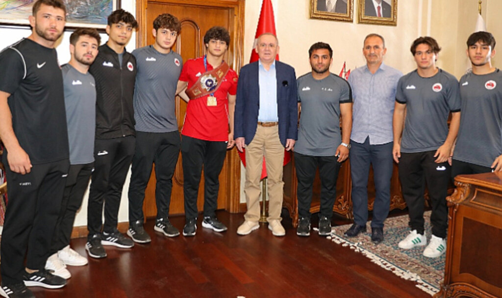 Başkan Demir, Dünya Şampiyonu Sporcuyu Ağırladı!