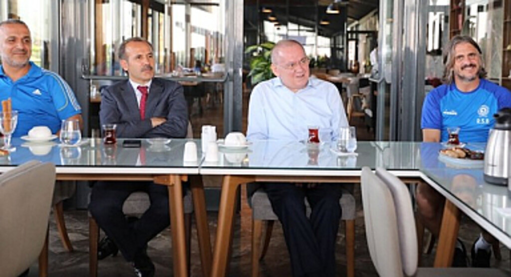 Başkan Demir, Futbolcularla Bir Araya Geldi!