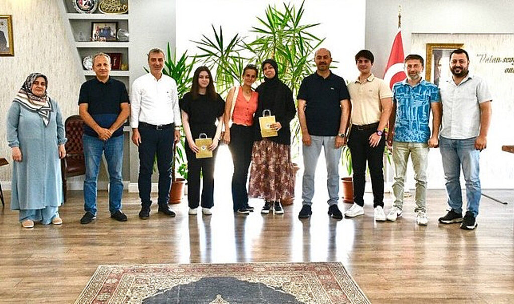Başkan Kılıç'tan YKS’de Dereceye Giren Öğrencilere Ödül!