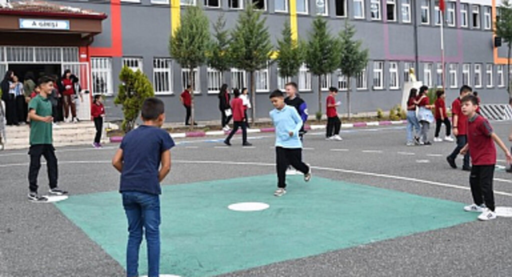 Çocuklar Samsun’da Okul Bahçelerine Hayran Kaldı!
