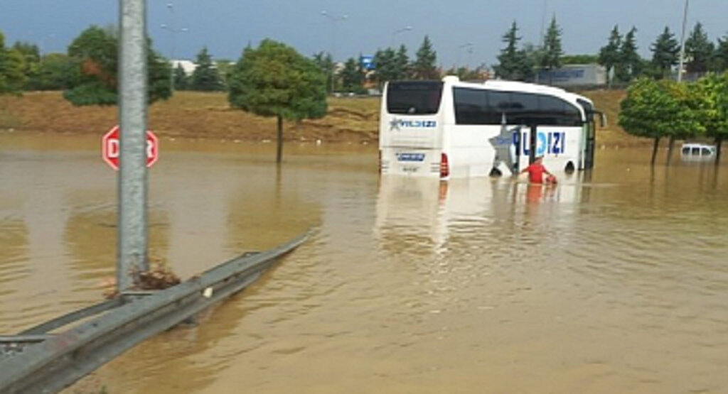 Samsun’da Mahsur Kalan 17 Kişi Kurtarıldı!
