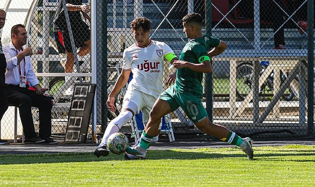 Samsunspor U19'un Kaptanı Profesyonel Sözleşme İmzaladı!