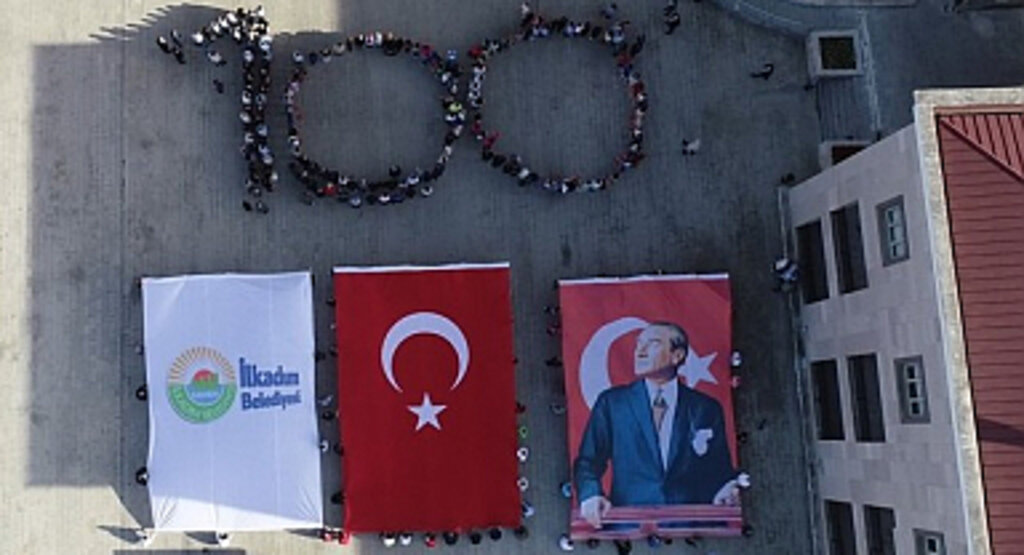 550 Belediye Çalışanından 100’üncü Yıla Özel Koreografi!