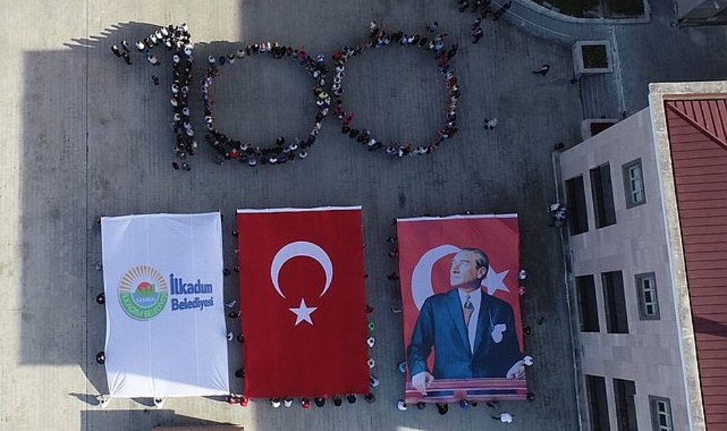 550 Belediye Çalışanından 100’üncü Yıla Özel Koreografi!