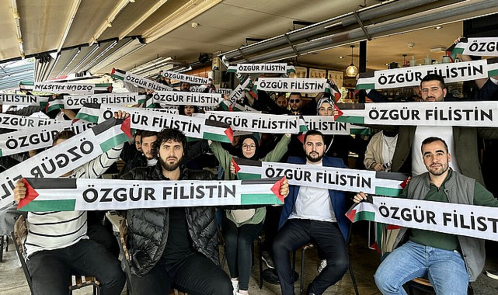 AK Parti Gençlik Kollarından 'Say Stop' Eylemi!