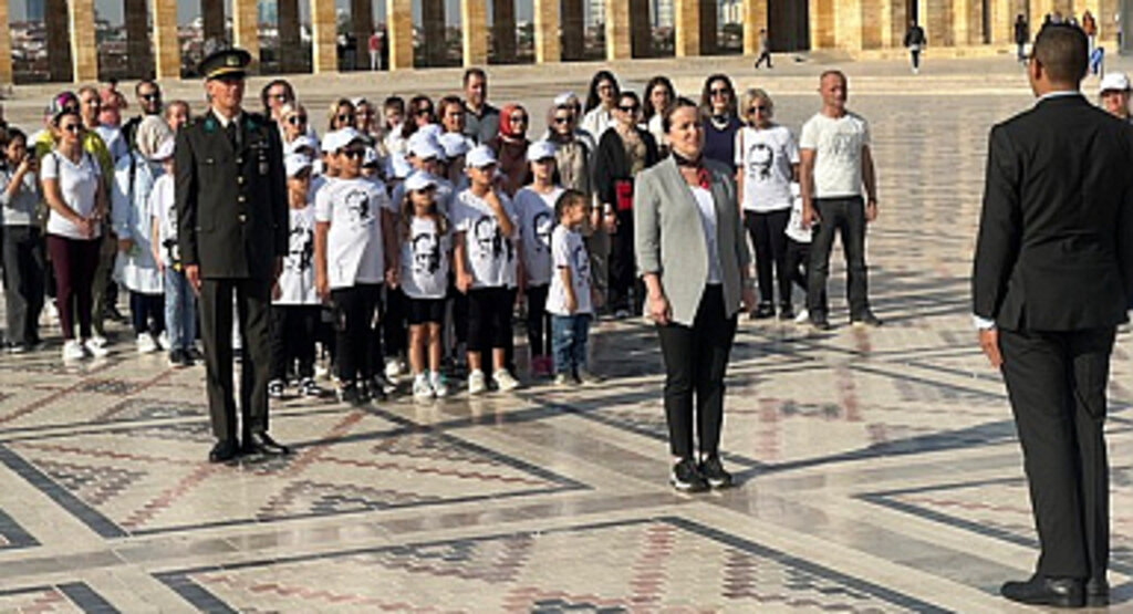Malazgirtli Minikler Ata'nın Huzurunda!