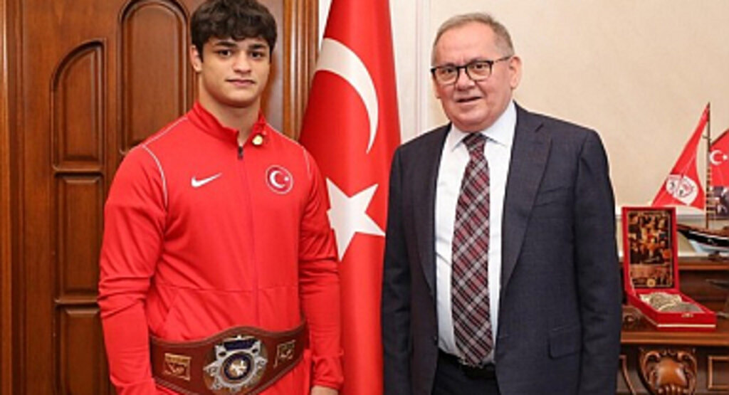 Başkan Demir, Milli Güreşçiyi Makamında Ağırladı!