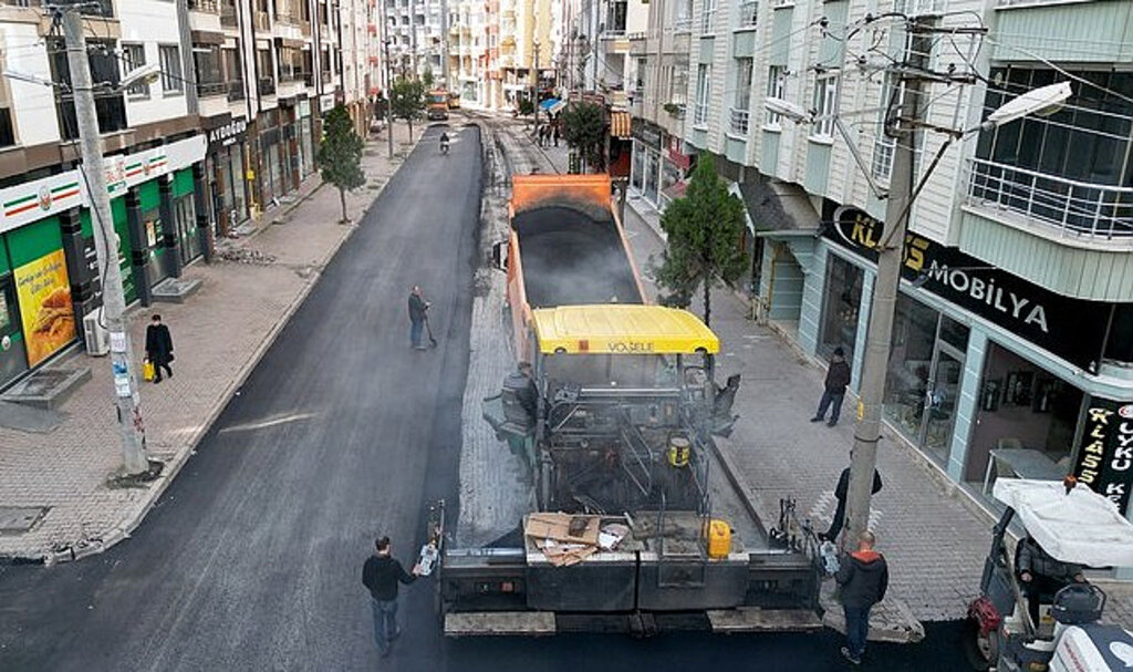 Bafra’da Yollar Sıcak Asfalt İle Kaplanıyor!