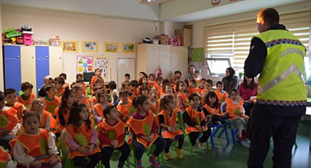 Jandarma Ekipleri Samsun’da Bakımevi Öğrencilerine Trafik Eğitimi Verdi!