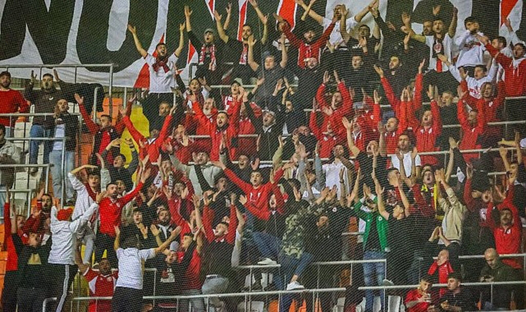 Samsunspor Taraftarına Adana’da Bıçak ve Satır İle Saldırıldı!